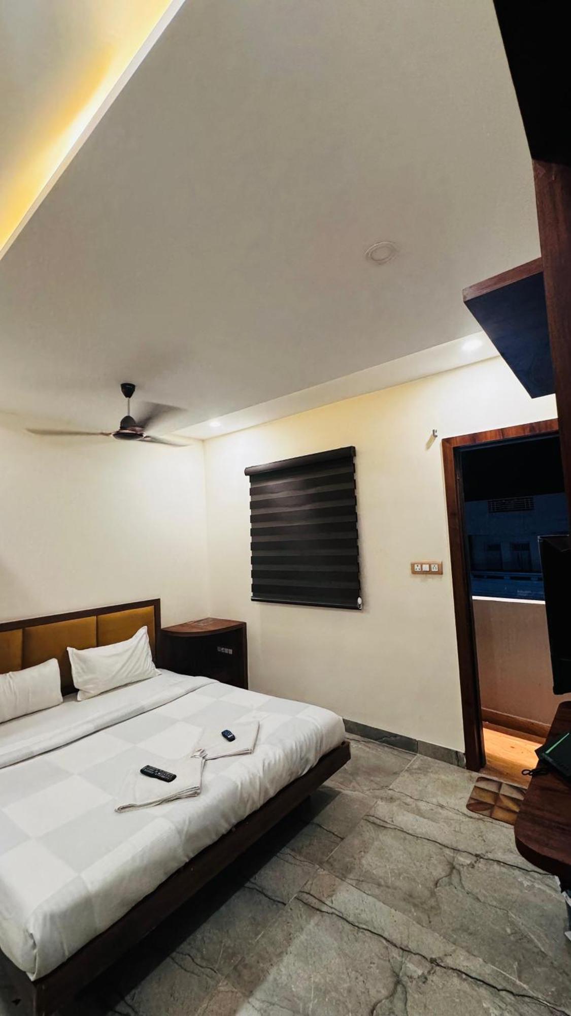 Hotel Prakasham อุจเจน ภายนอก รูปภาพ
