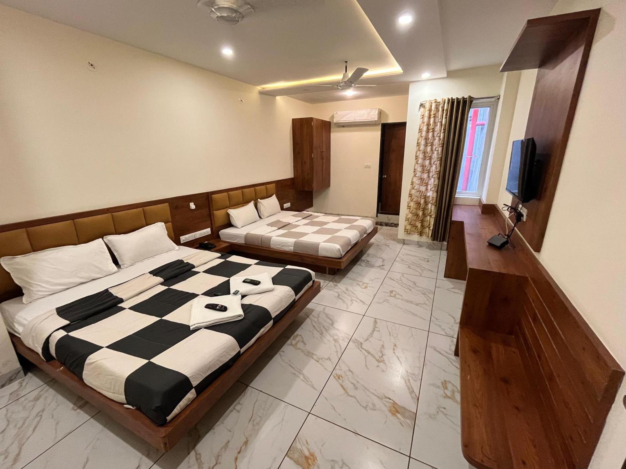 Hotel Prakasham อุจเจน ภายนอก รูปภาพ