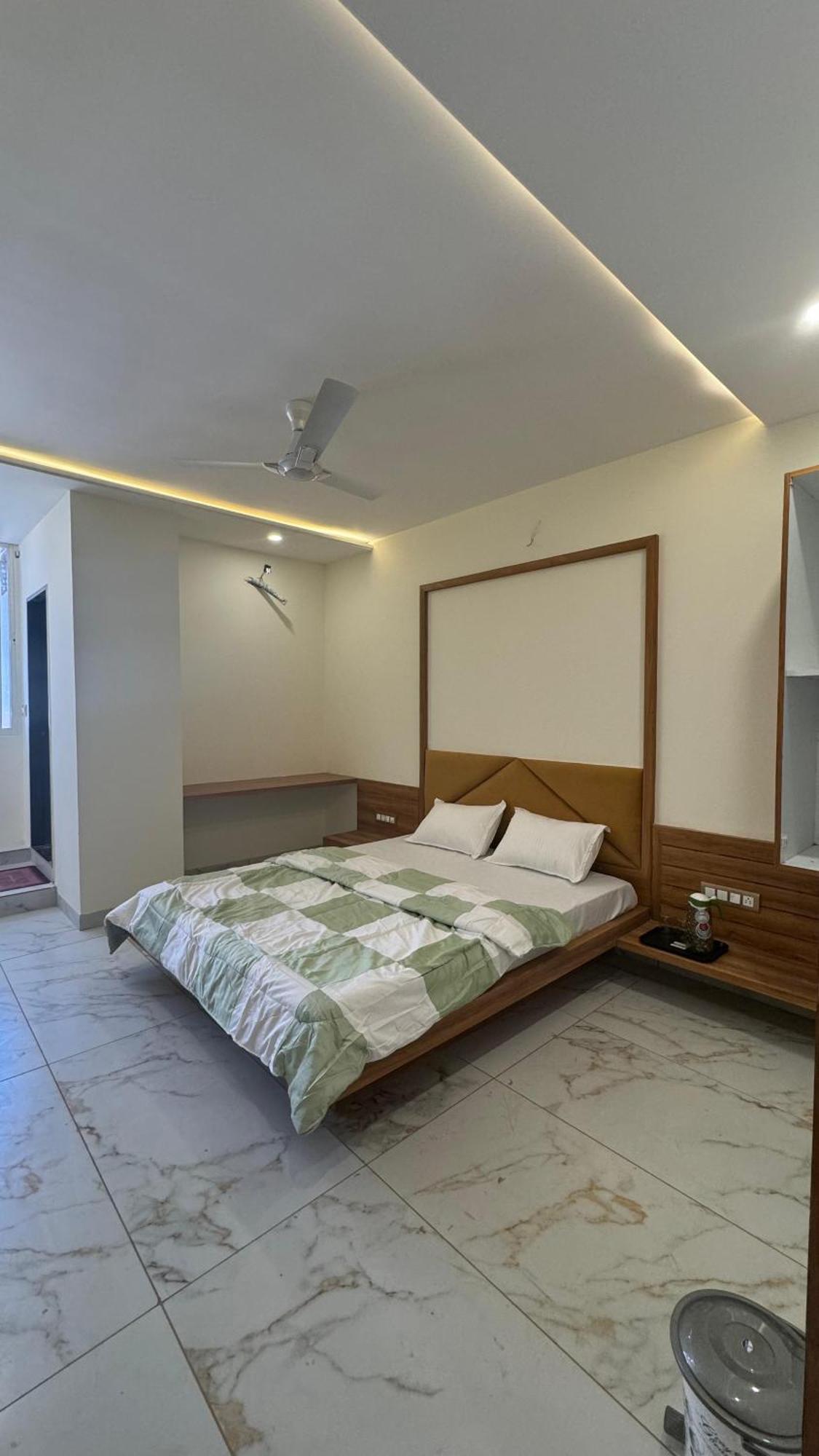 Hotel Prakasham อุจเจน ภายนอก รูปภาพ