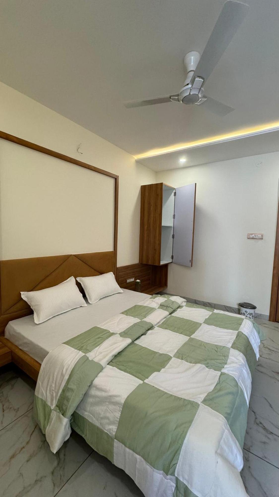 Hotel Prakasham อุจเจน ภายนอก รูปภาพ